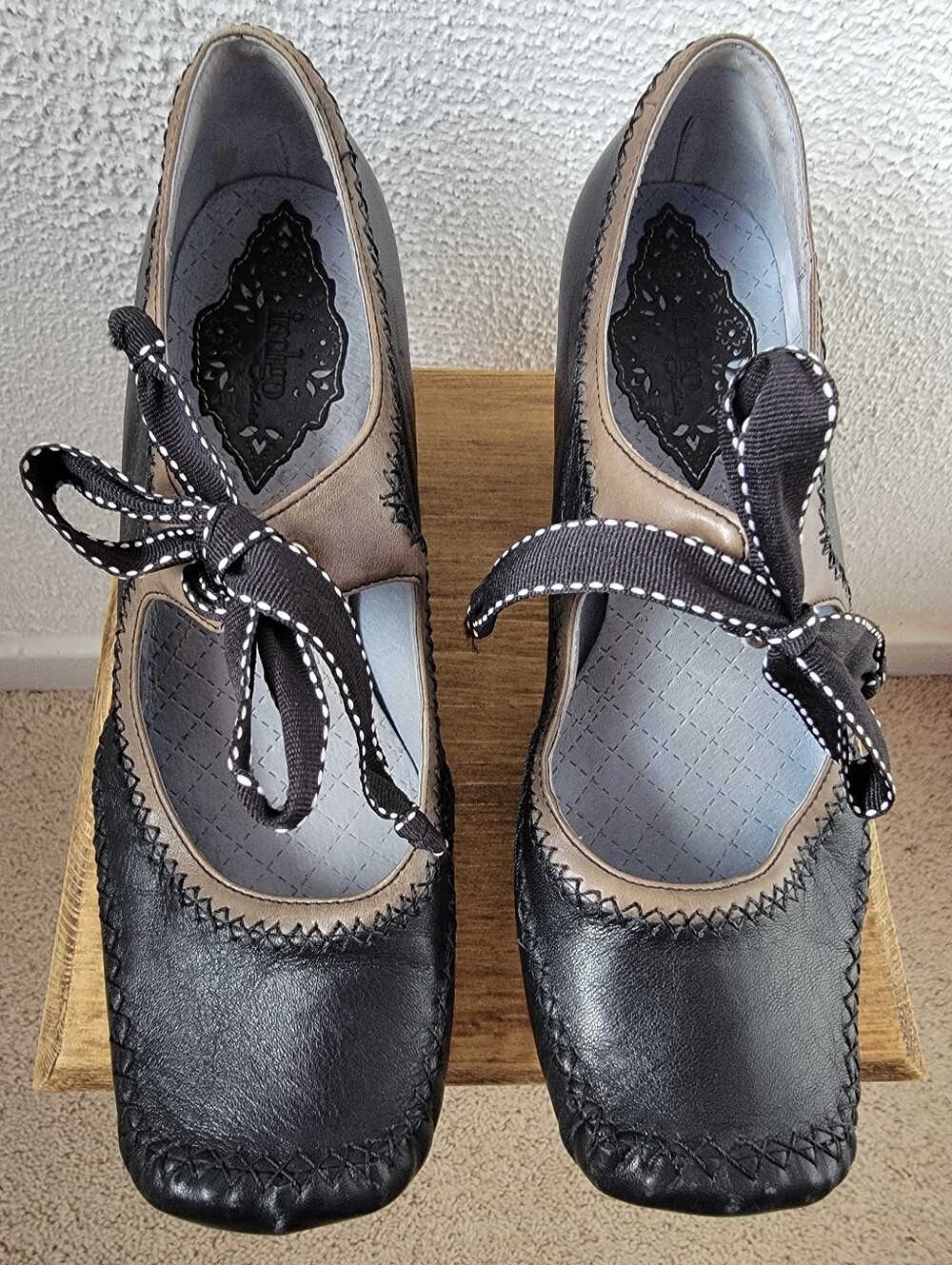 Clarks Indigo Black Leather Mary Jane Heels Square Toe Retro Goth Witchy 8.5M